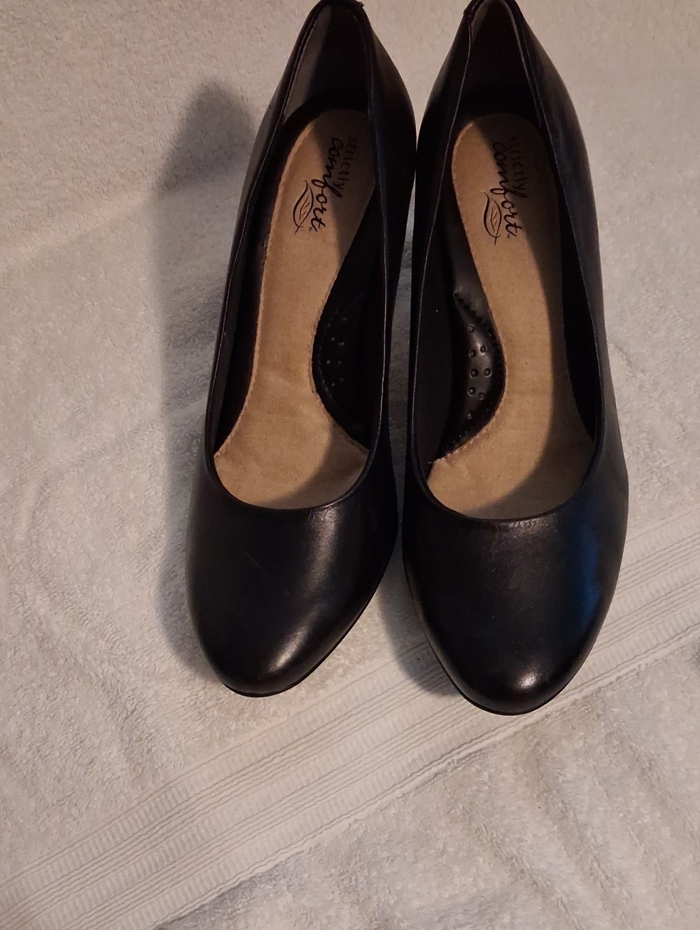 Comfort View Black Low Heel Round-Toe Pumps
